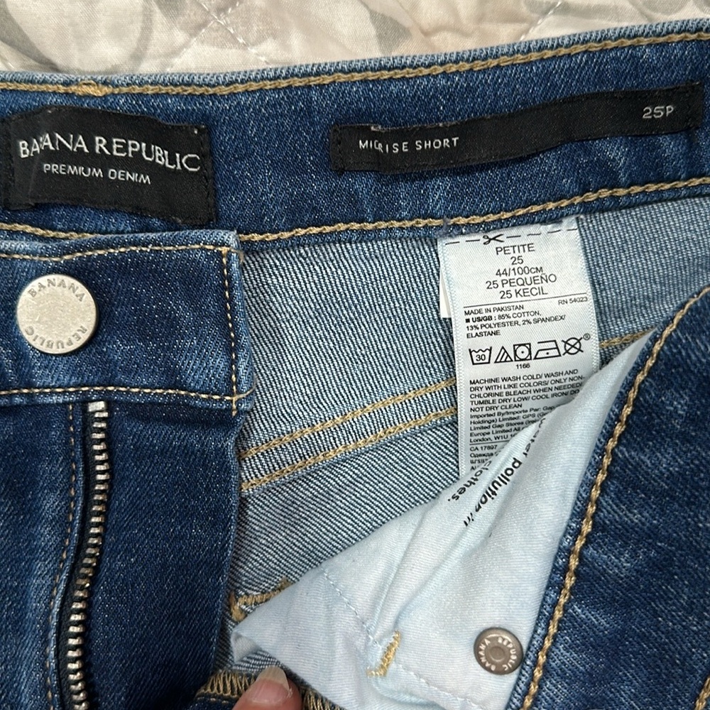 Banana Republic Women's Classic Blue Jean Shorts - Picture 2 of 3